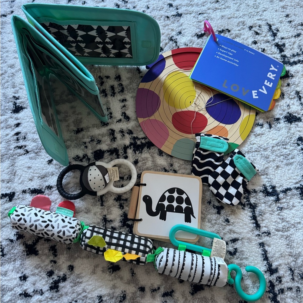 Lovevery looker kit